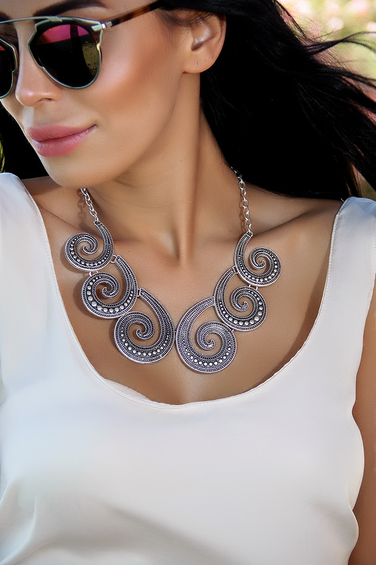 Women NECKLACE