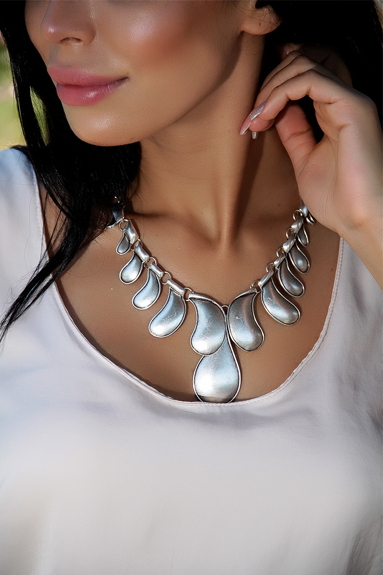 Women NECKLACE