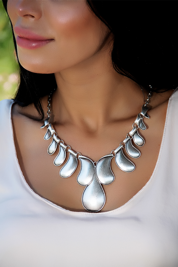 Women NECKLACE