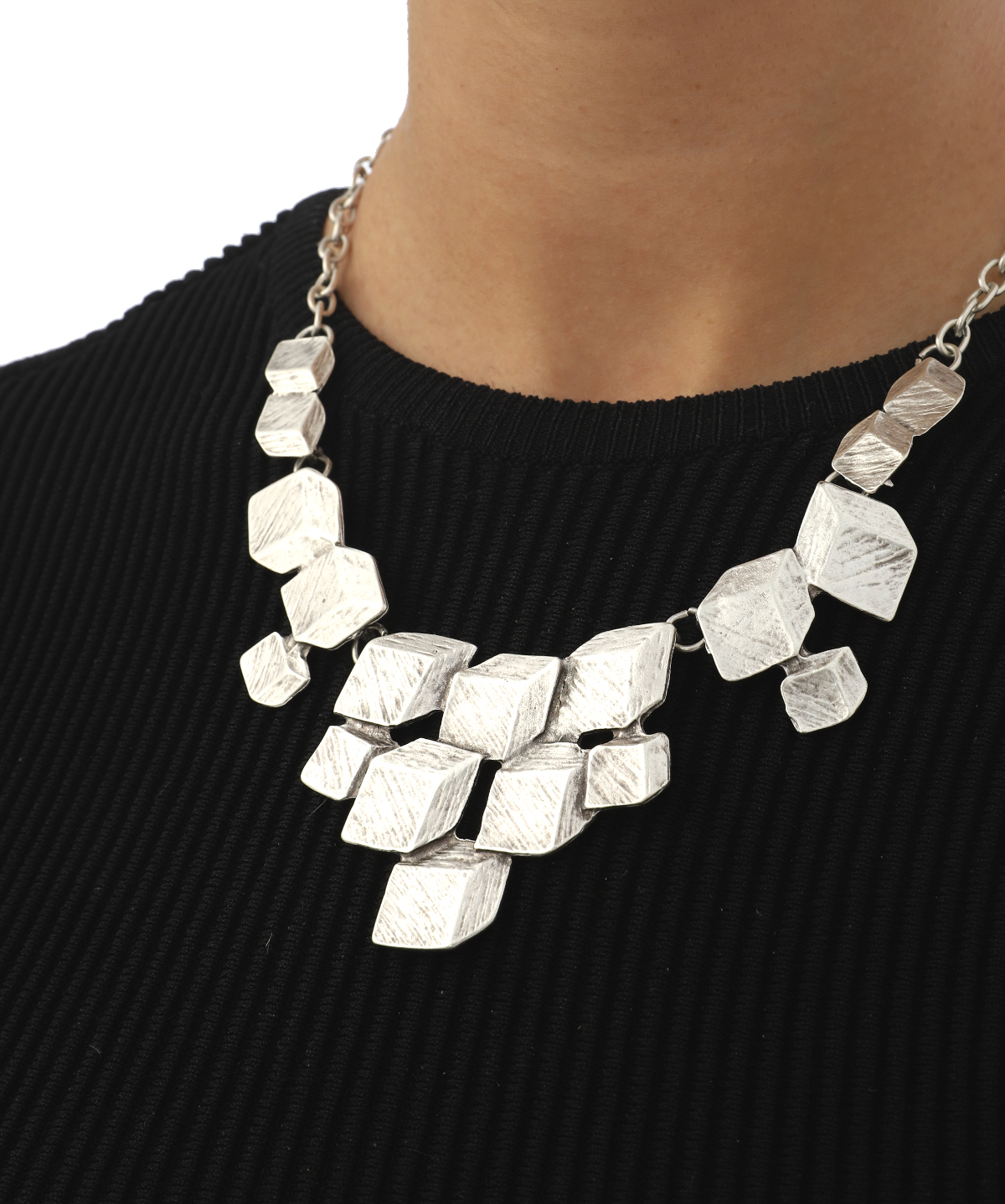 Three Dimensional Cubic Necklace