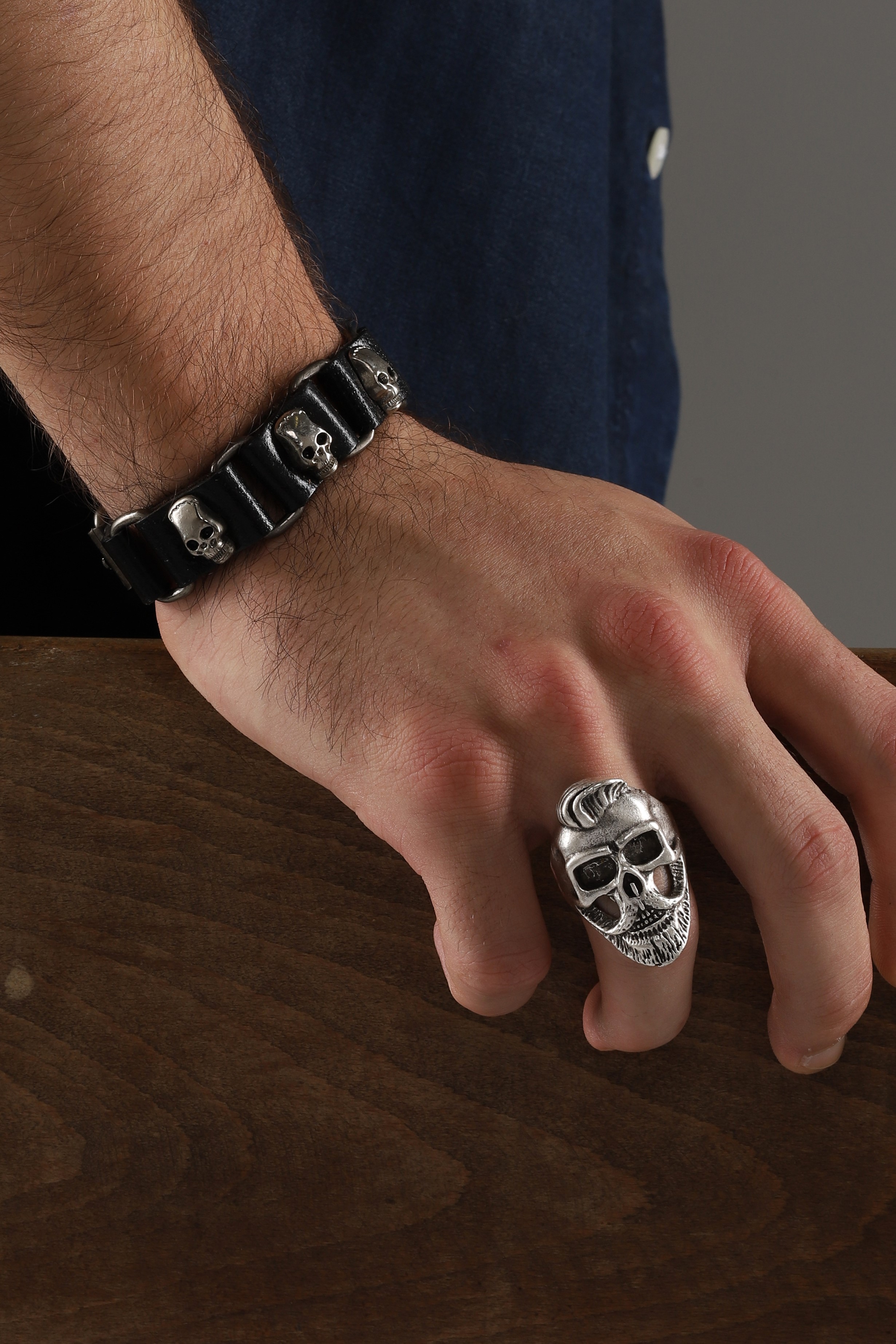 LEATHER BRACELET & SKULL RING SET